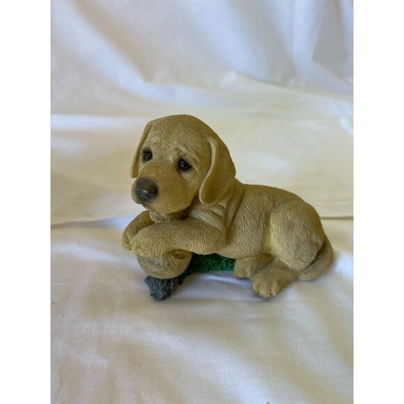 Vintage Labrador Retriever Puppy Figurine Holding Ball 5.5" Resin Dog Collectibl - Picture 1 of 2